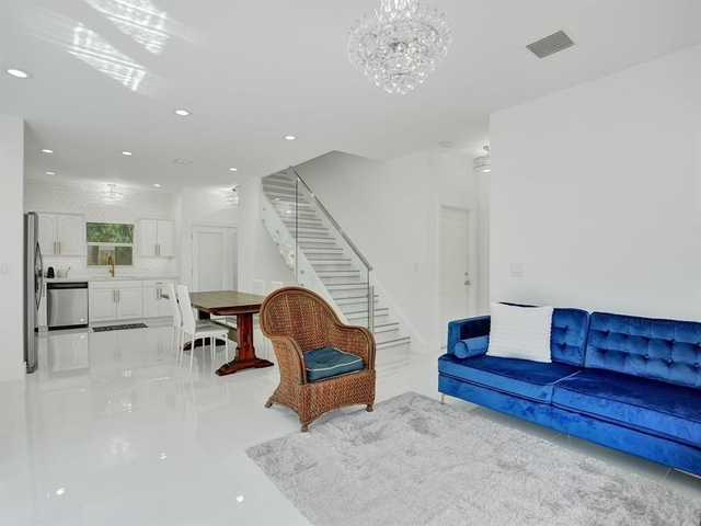 833 Sw 17th Street - Photo 1