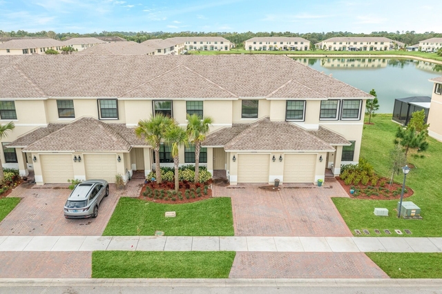 10032 W Villa Circle - Photo 1
