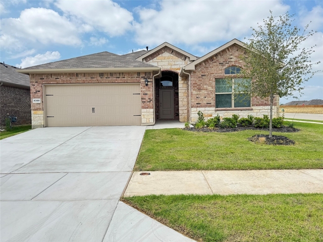 4300 Cornelia Street - Photo 1