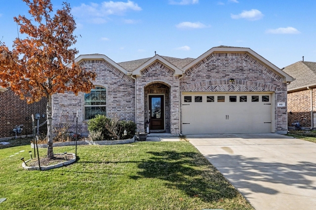 812 Carmen Street - Photo 1