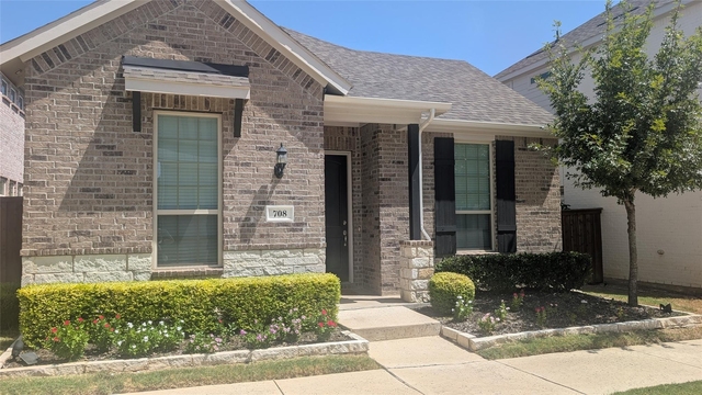 708 Waterbrook Parkway - Photo 1