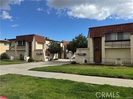 1130 W Huntington Drive - Photo 1