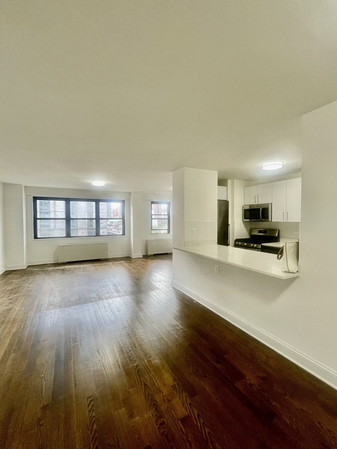  400 East 89th Street, 11L - Photo 1