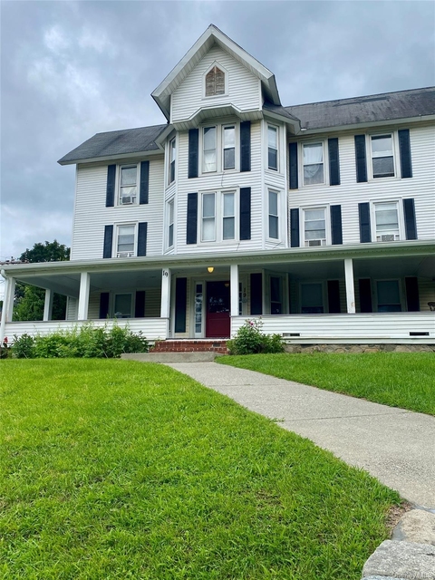 19 Memorial Avenue - Photo 1