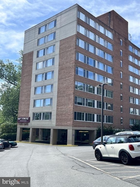 1210 N Taft Street - Photo 1