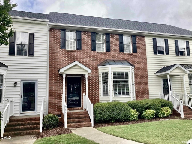 803 Knightsborough Way - Photo 1