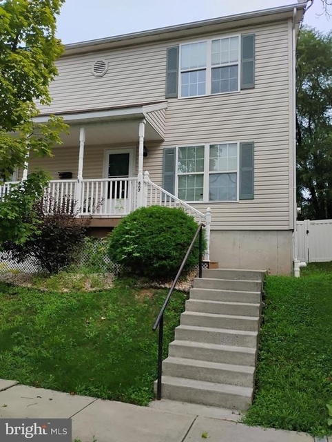 667 Walnut Street - Photo 1
