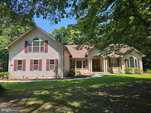 15401 Jamies Way - Photo 1