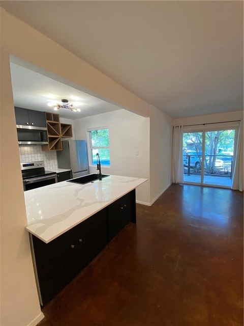 2119 Oxford Ave - Photo 1