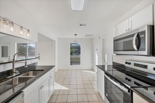 421 Fantail Loop - Photo 1
