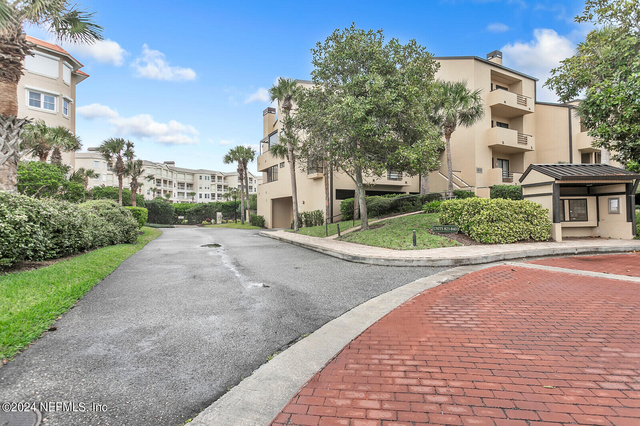 823 Spinnakers Reach Drive - Photo 1