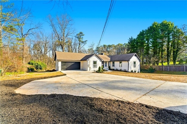 1715 Crestline Drive Ne - Photo 1
