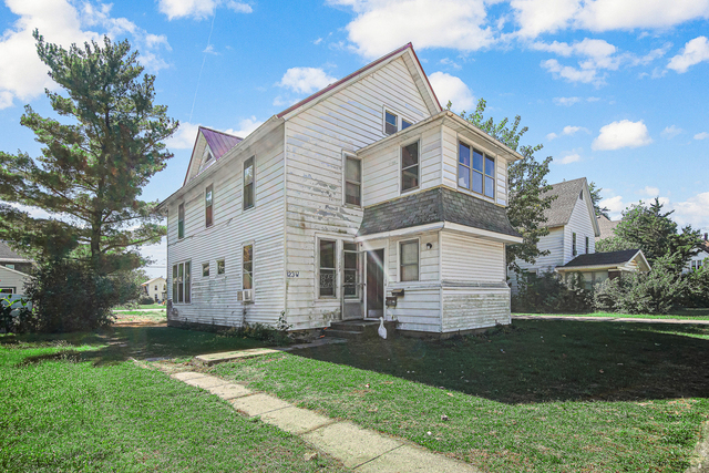 123 W Waupansie Street - Photo 1