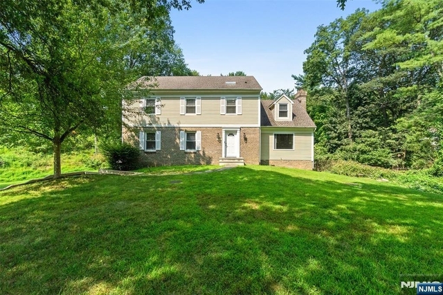 215 Oak - Photo 1