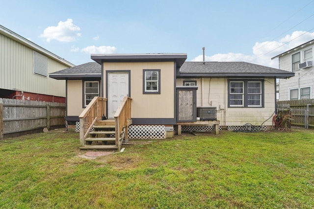 5224 Bernardo De-galvez Unit B - Photo 1