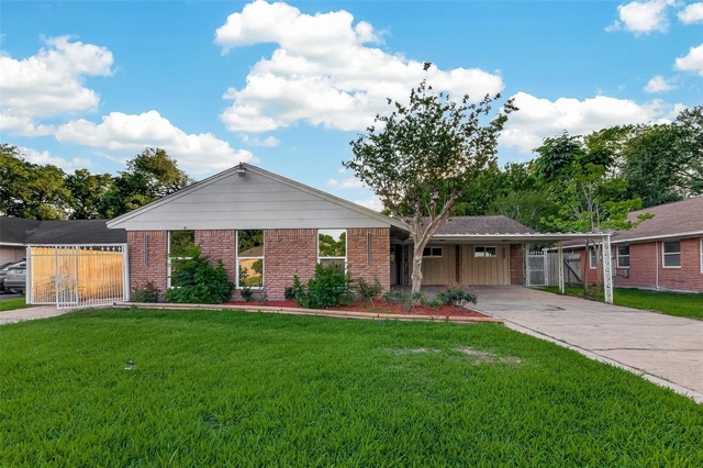 11206 Huggins Drive - Photo 1