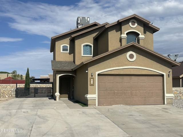 809 Desert Moon Drive - Photo 1