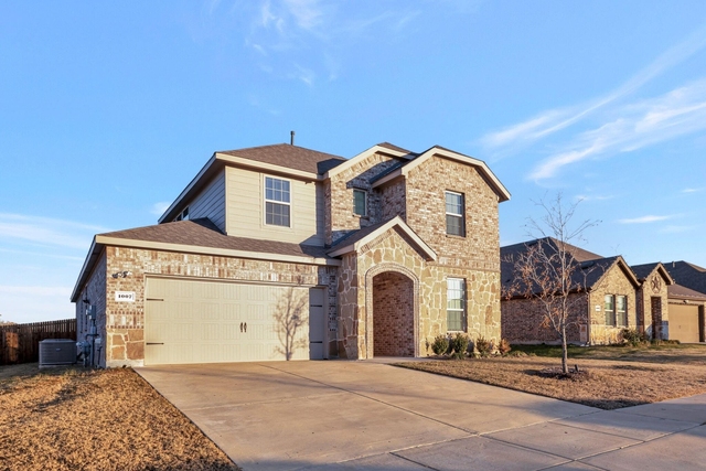 1007 Hitchin Post Way - Photo 1