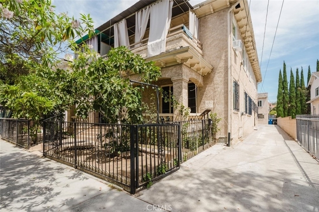 1634 N Alexandria Avenue - Photo 1
