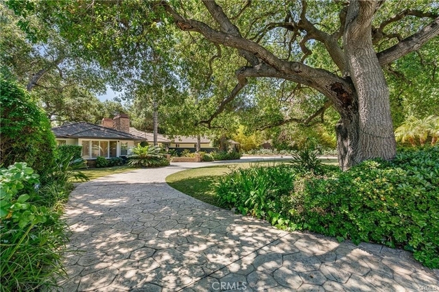 28 W Sycamore Avenue - Photo 1