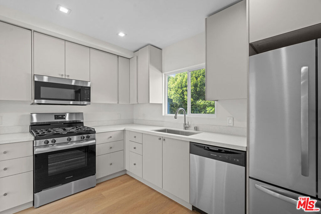 420 S Sepulveda Boulevard - Photo 1