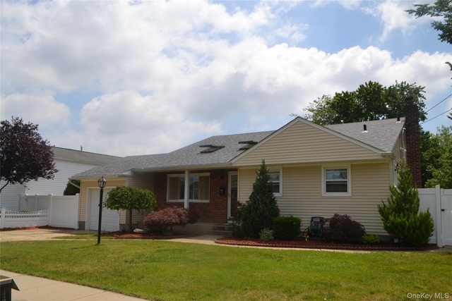 16 Frank Avenue - Photo 1
