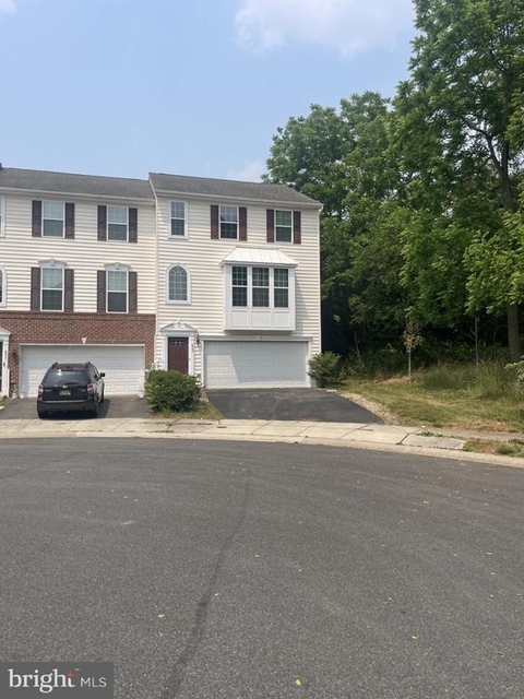 433 Scarecrow Court - Photo 1
