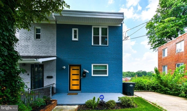 531 Hilltop Terrace Se - Photo 1