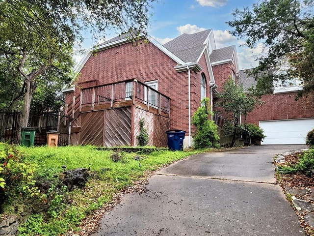 10526 Grand Oak Cir - Photo 1