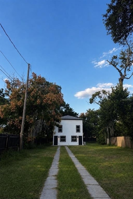 327 Avenue J Se - Photo 1