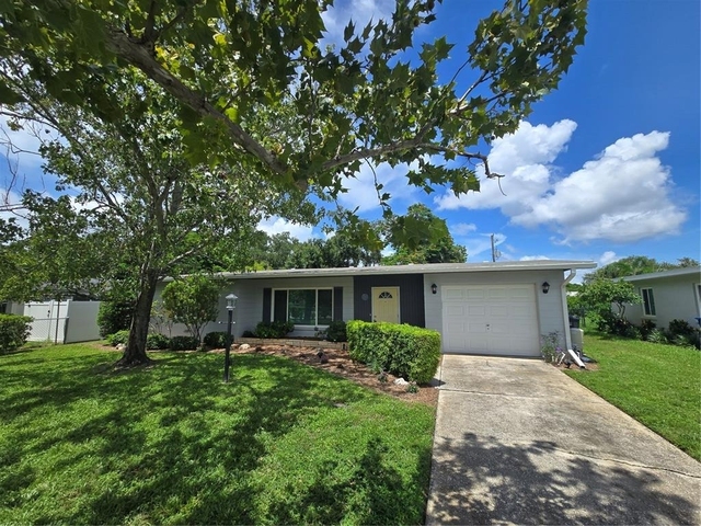 5116 13th Avenue Drive W - Photo 1