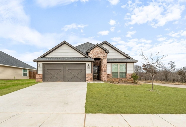 102 Clover Circle - Photo 1