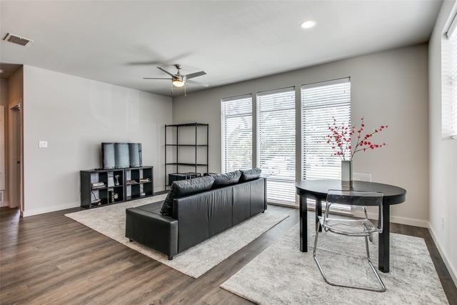 906 W Cannon Street - Photo 1