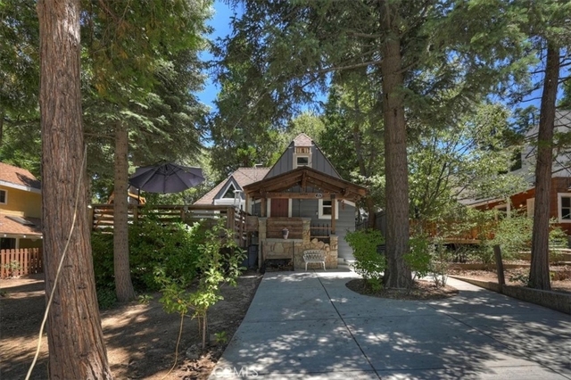 311 Hemlock - Photo 1