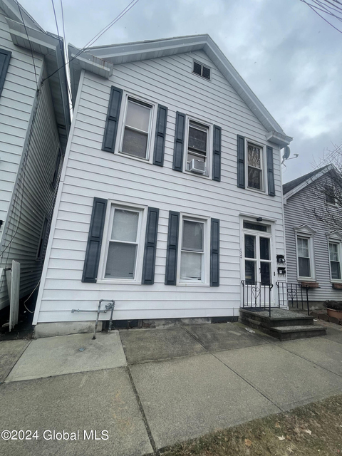 1524 5th Avenue - Photo 1