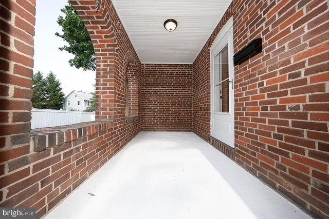107 W Circular Avenue - Photo 1