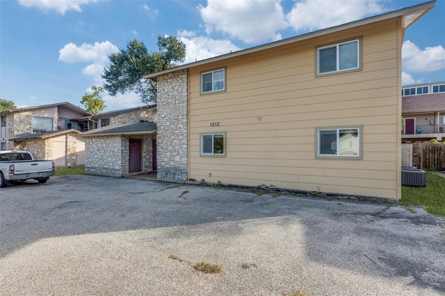 1212 Hollow Creek Dr - Photo 1