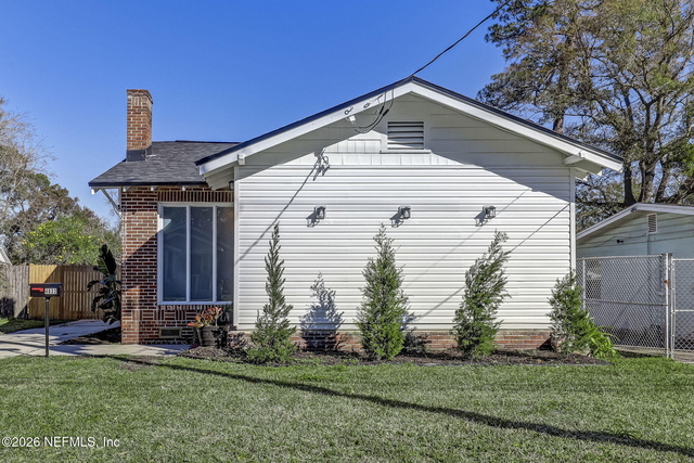 4633 Kingsbury Street - Photo 1