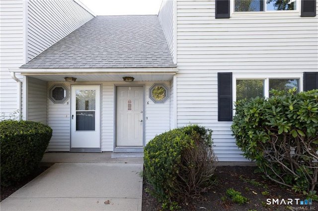 565 Clark Avenue - Photo 1