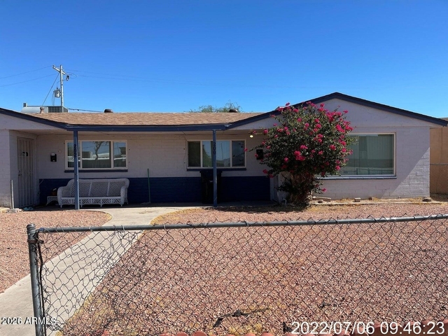 200 W Hill Drive - Photo 1
