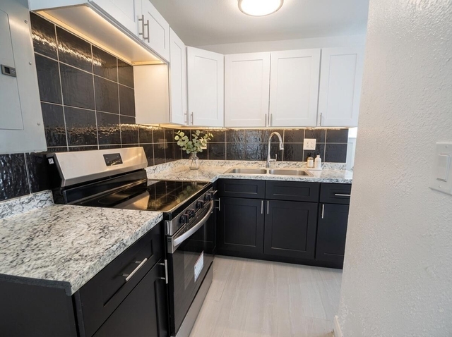 825 Truman Street - Photo 1