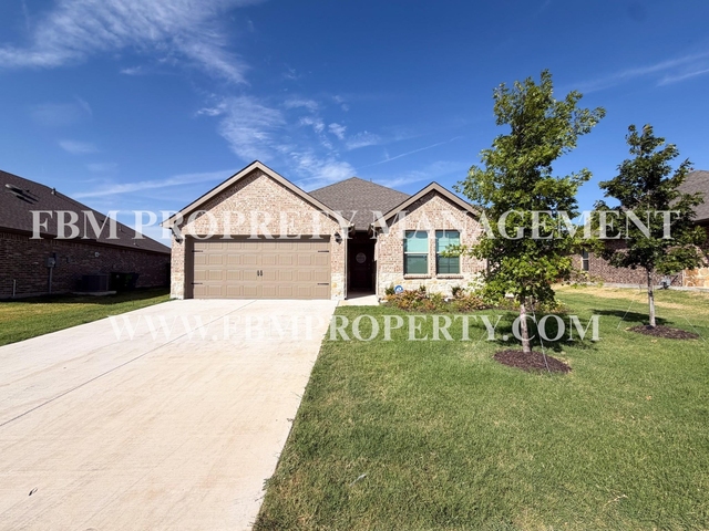 369 Thoroughbred Street - Photo 1