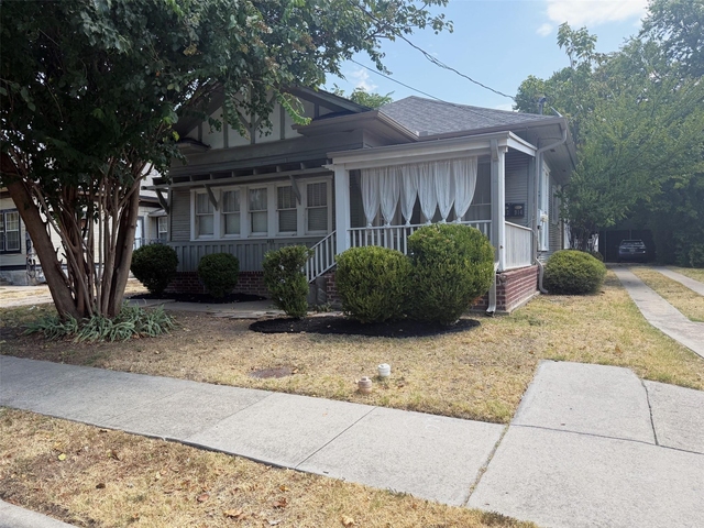 912 Oakland Street - Photo 1