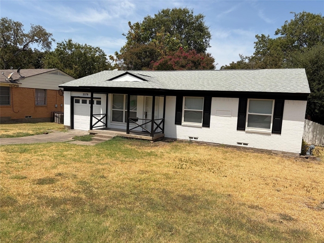 2579 Springvale Drive - Photo 1