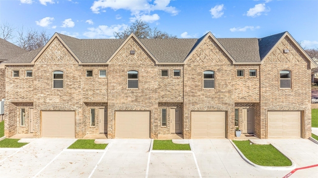 1111 W Vanderbilt - Photo 1