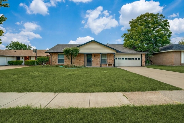 1412 E Park Boulevard - Photo 1