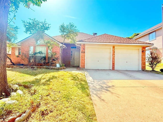 4512 Queenswood Drive - Photo 1