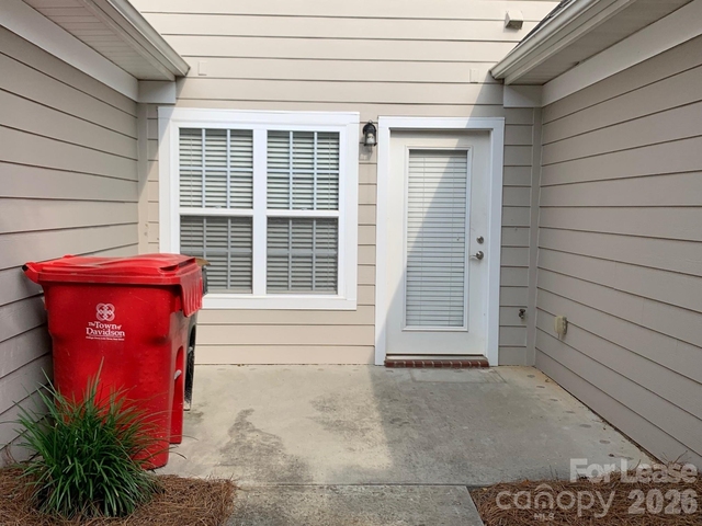 933 Central Park Circle - Photo 1