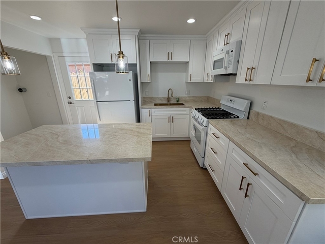 424 Poplar - Photo 1