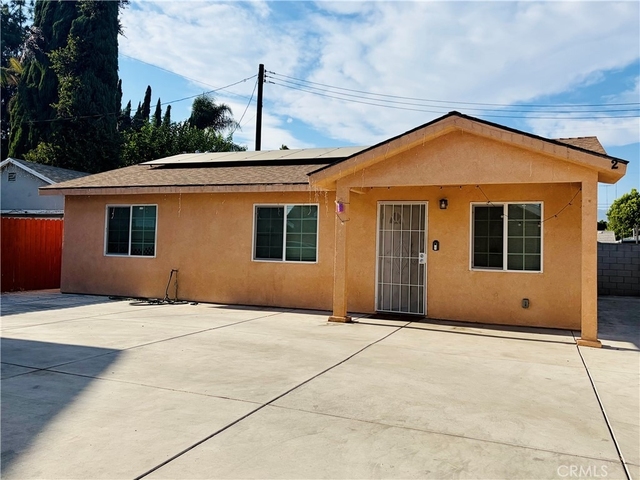 1360 Poplar - Photo 1